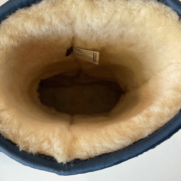 UGG Sequin Short Sheepskin Boot Blue Silver Size 9 LIKE NEW - Picture 6 of 11